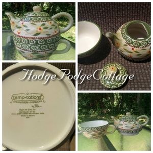 KY. ESTATE! RETIRED TEMPTATIONS TEAPOT!